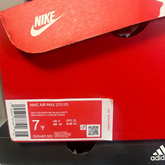 Nike Air Max 270. Size 7 Youth/Womens 8.5 Color: Fog Grey-Siren Red-Black White - Picture 6 of 6